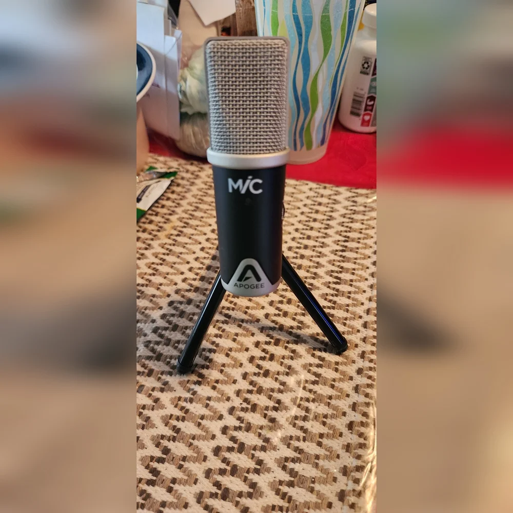 Black Microphone APOGEE